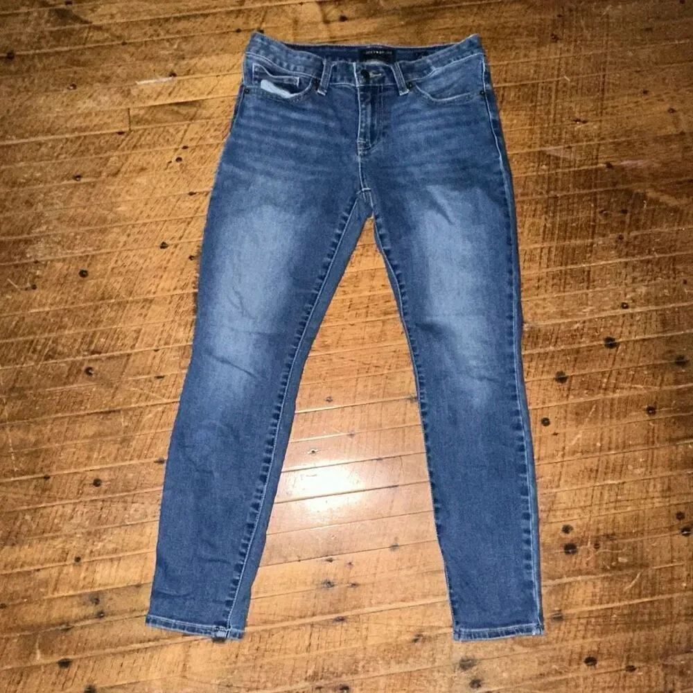 Lucky Brand 6/28 distressed cropped ankle normcore jeans